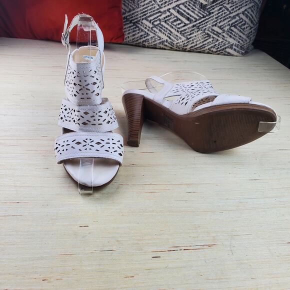 ME TOO | Sophia | White | Perforated Heeled Sandals | Size 8.5 - Picture 3 of 8